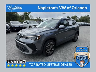 Used 2025 Volkswagen Taos SE w/ Panoramic Sunroof Package