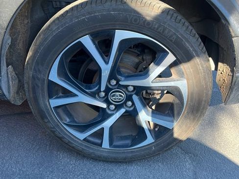 Used 2018 Toyota C-HR XLE FWD image 17