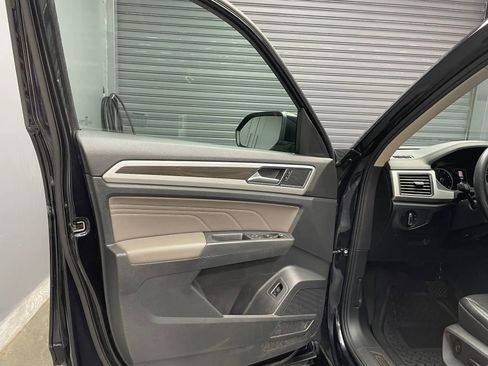 Used 2021 Volkswagen Atlas SE w/ Panoramic Sunroof Package image 4