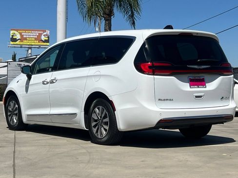 Used 2023 Chrysler Pacifica Limited FWD image 7
