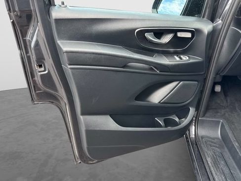 Used 2023 Mercedes-Benz Metris Passenger image 18