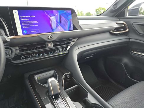 Used 2025 Toyota Crown Signia w/ Advanced Technology Package AWD/4WD image 33