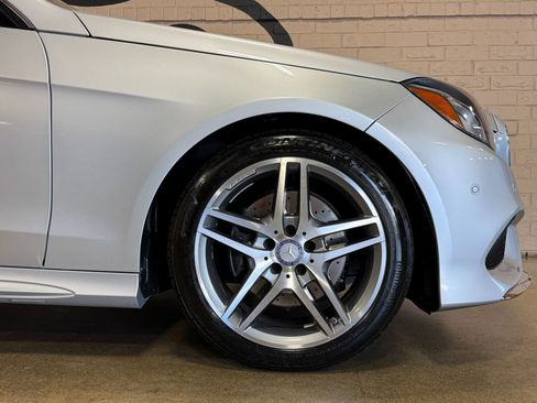 Used 2014 Mercedes-Benz E 350 4MATIC Sedan image 15