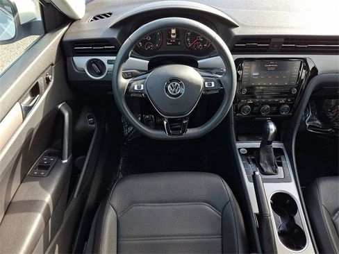 Used 2022 Volkswagen Passat 2.0T SE image 11