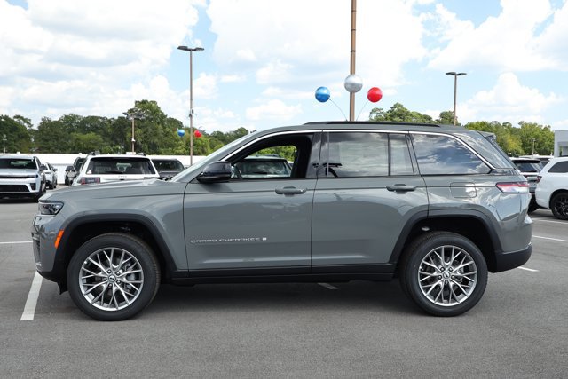 New 2027 Jeep Grand Cherokee Limited RWD image 9