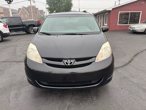 Used 2010 Toyota Sienna LE w/ Towing Prep Pkg FWD image 2