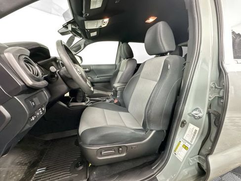 Used 2022 Toyota Tacoma TRD Sport w/ Technology Package AWD/4WD image 16