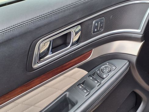 Used 2018 Ford Explorer Platinum image 10