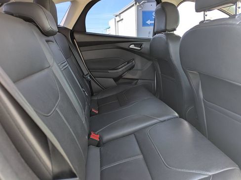 Used 2015 Ford Focus SE w/ Equipment Group 201A FWD image 30