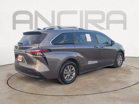 Used 2021 Toyota Sienna XLE image 10