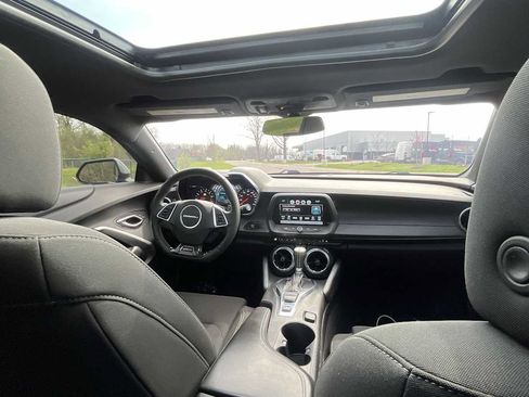 Used 2018 Chevrolet Camaro SS RWD image 13