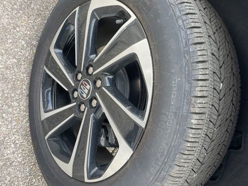 Used 2025 Buick Enclave Sport Touring w/ Power Package FWD image 10