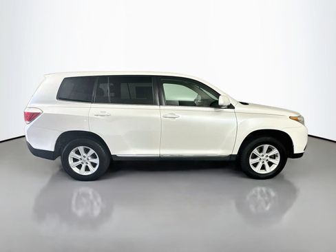 Used 2013 Toyota Highlander 4WD w/ Cold Weather Pkg image 8