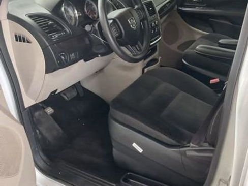 Used 2018 Dodge Grand Caravan SE image 8