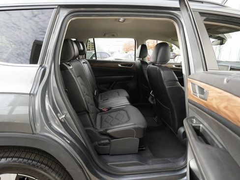 Used 2024 Volkswagen Atlas SE image 23