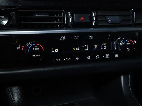 Used 2025 Nissan Pathfinder SV FWD image 27