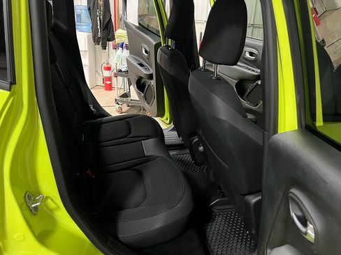 Used 2018 Jeep Renegade Altitude image 11