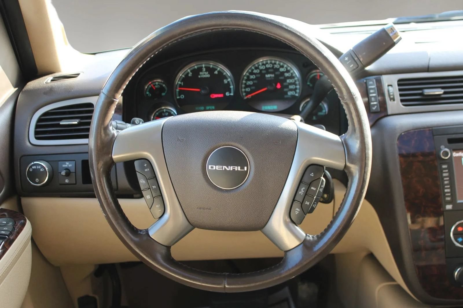 Used 2013 GMC Yukon Denali AWD/4WD image 31