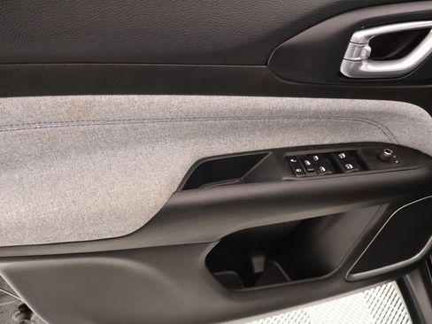 Used 2025 Jeep Compass Latitude image 15