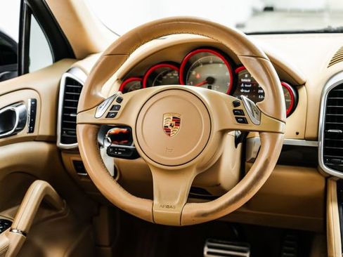 Used 2014 Porsche Cayenne S AWD/4WD image 9
