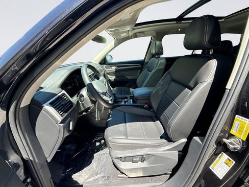 Used 2023 Volkswagen Atlas SE w/ Panoramic Sunroof Package AWD/4WD image 13