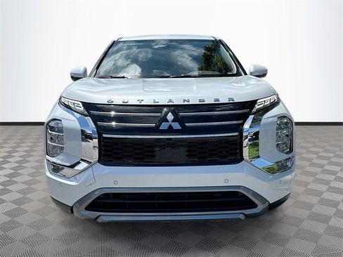 New 2025 Mitsubishi Outlander SE image 2