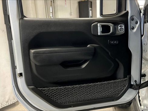 Used 2023 Jeep Wrangler Unlimited w/ Cold Weather Group image 9