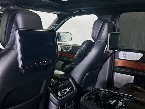 Used 2019 Lincoln Navigator L Reserve image 39