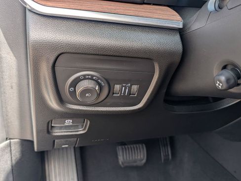 Used 2025 Jeep Grand Cherokee Summit AWD/4WD image 17