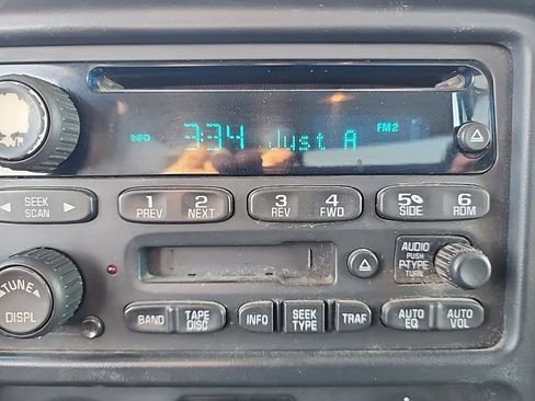 Used 2004 Chevrolet Silverado 2500 LS w/ Heavy-Duty Power Package image 11