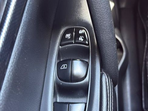 Used 2016 Nissan Rogue SL w/ SL Premium Package FWD image 16