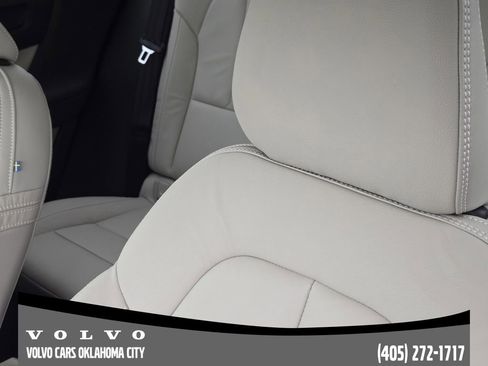 Certified 2023 Volvo XC40 B5 Ultimate w/ Protection Package Premier image 14