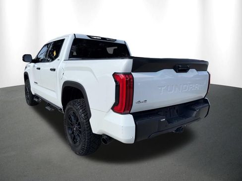 Used 2022 Toyota Tundra SR5 w/ SR5 Convenience Package AWD/4WD image 12