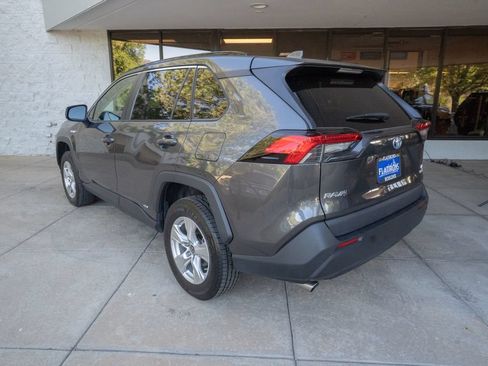 Used 2021 Toyota RAV4 LE AWD/4WD image 5