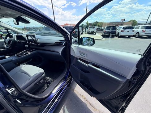 Used 2022 Toyota Sienna XLE w/ XLE Plus Package AWD/4WD image 24