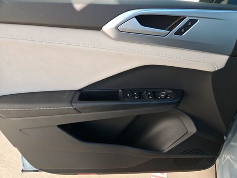 New 2026 Volkswagen Taos SE image 18