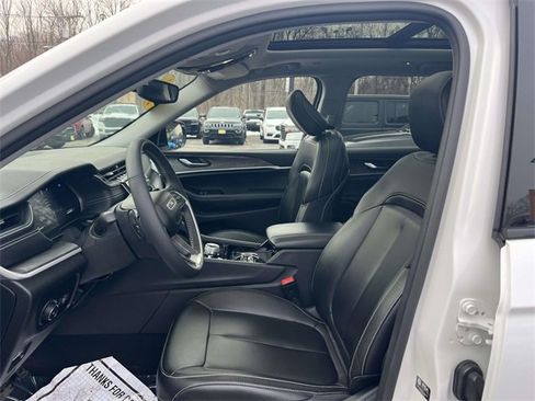 Certified 2023 Jeep Grand Cherokee Limited image 13