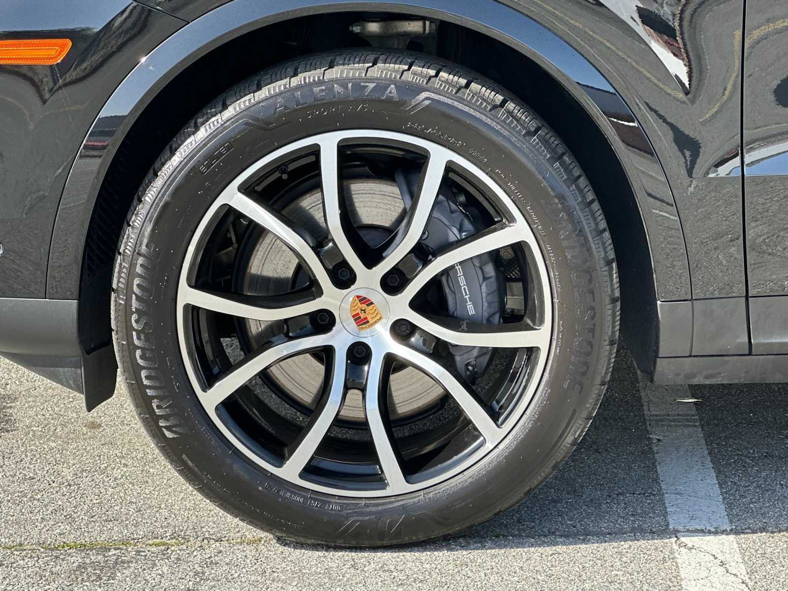 Certified 2025 Porsche Cayenne Coupe AWD/4WD image 28