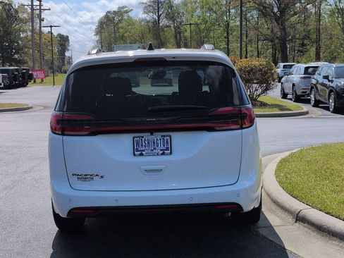 New 2026 Chrysler Pacifica Select FWD image 6