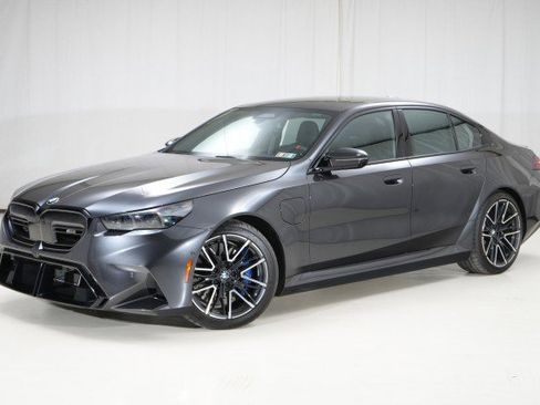 Used 2025 BMW M5 w/ Executive Package image 2