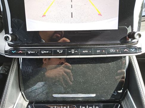 Used 2023 Jeep Wagoneer L Series II w/ Premium Group I image 21