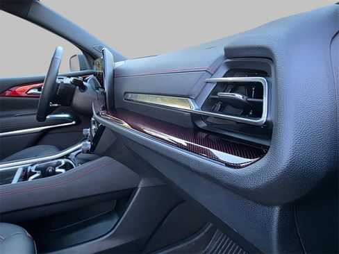 Used 2024 Chevrolet Traverse RS w/ LPO, Floor Liner Package image 20