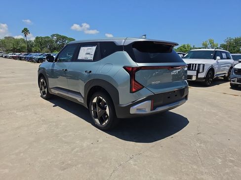 New 2027 Kia Seltos S FWD image 6