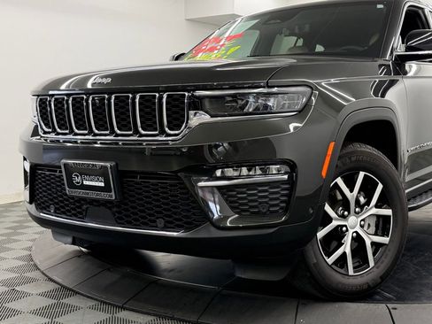Used 2023 Jeep Grand Cherokee Limited w/ Luxury Tech Group II image 3