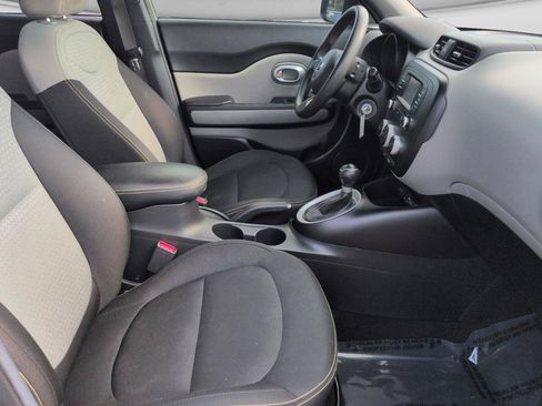 Used 2016 Kia Soul + FWD image 16