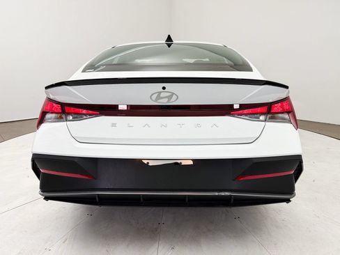 Used 2025 Hyundai Elantra Sport FWD image 13