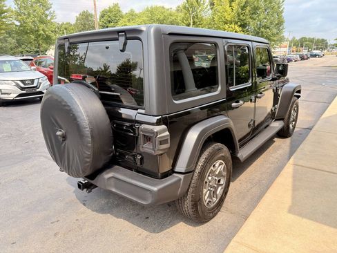 Used 2019 Jeep Wrangler Unlimited Sport AWD/4WD image 3