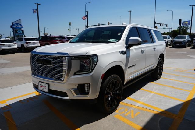 Used 2023 GMC Yukon XL Denali w/ Denali Reserve Package AWD/4WD image 33
