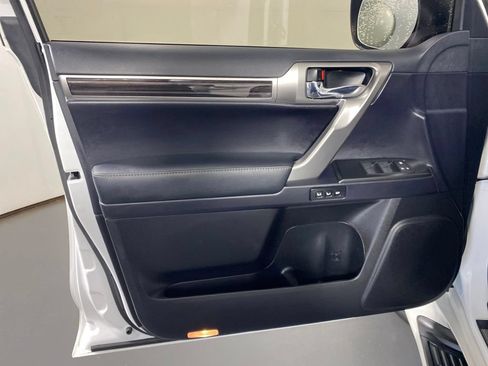 Used 2023 Lexus GX 460 Premium w/ Accessory Package AWD/4WD image 25