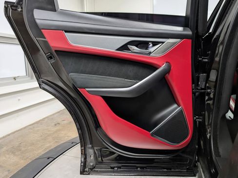 Used 2022 Jaguar F-PACE SVR image 18